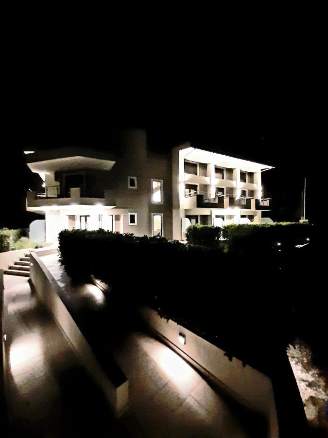 Gmare Lejlighedshotel Yerakini Eksteriør billede